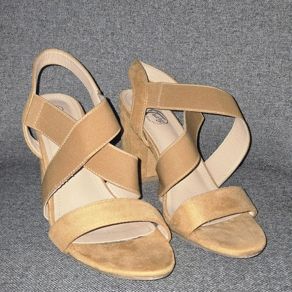Trary Womens Size 9 Mustard Open Toe Platform Heel Sandal Shoes Pre-owned - Picture 1 of 5